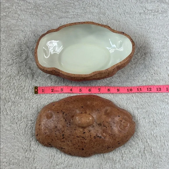 Vintage 70s ceramic set Potato serving dish matching salt and pepper shakers - Picture 2 of 6